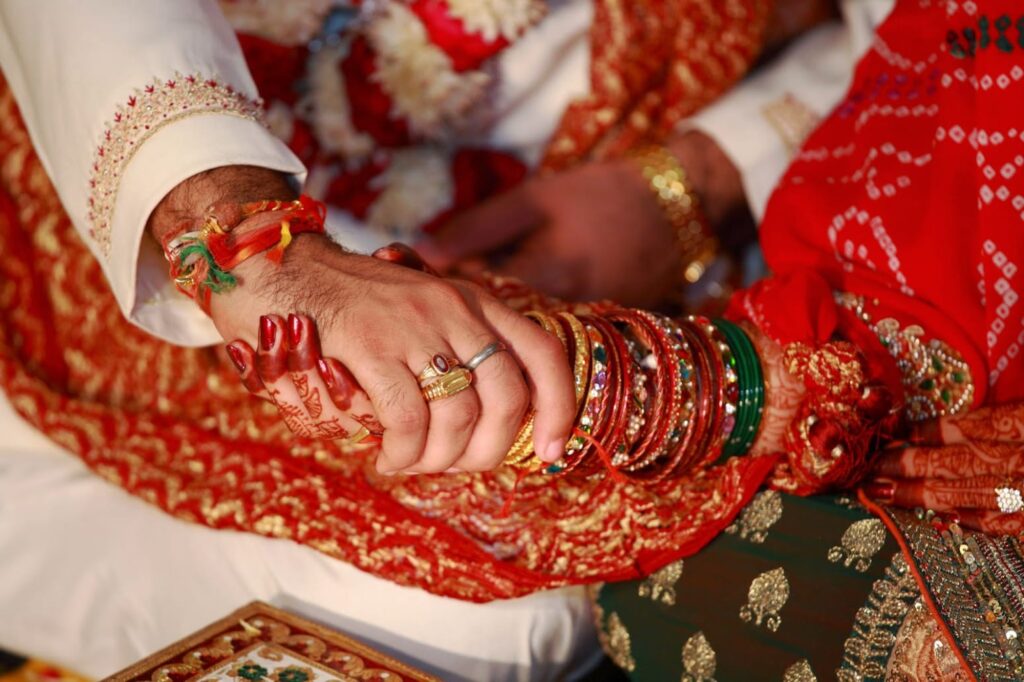 Bride collapses during garland exchange, dies on stage in Lucknow