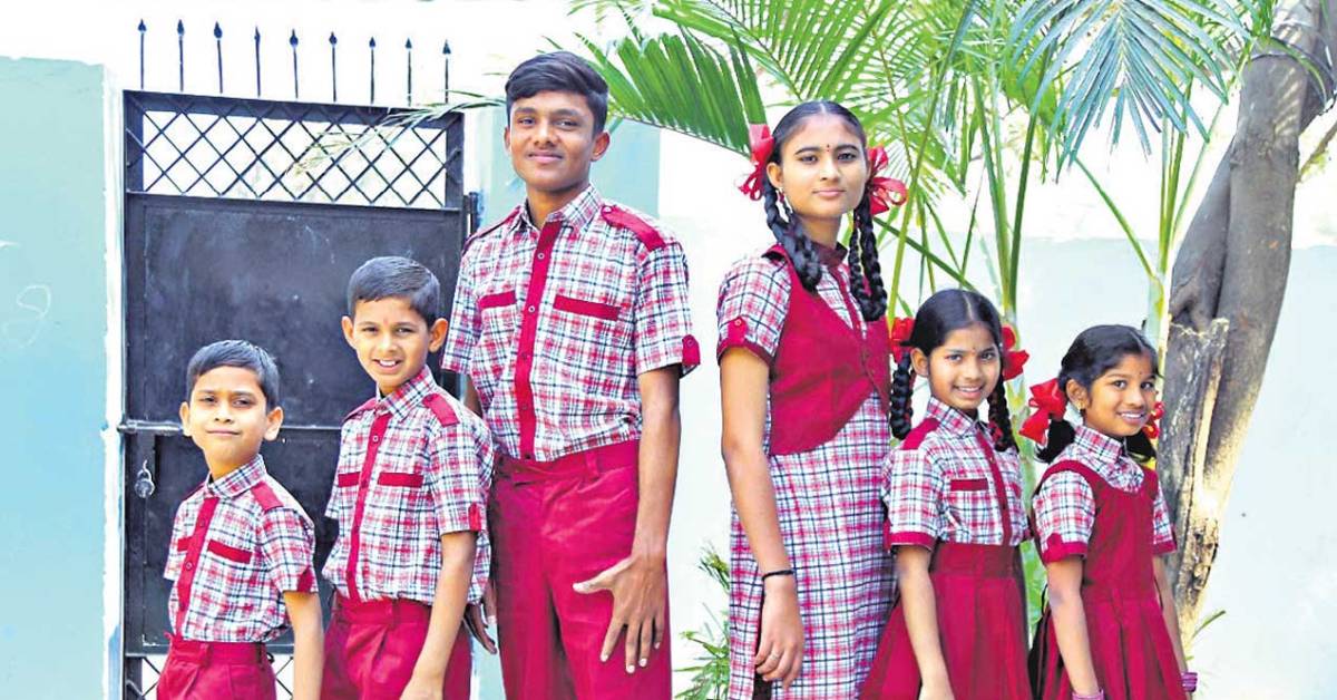 TS School Uniform : సర్కారు బడి యూనిఫాం మారింది.. టోటల్ కార్పొరేట్ లుక్