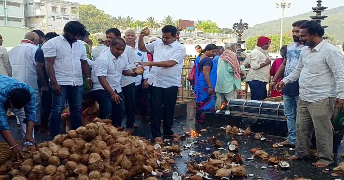 Chandrababu: చంద్రన్న బర్త్ డే..774 కొబ్బరికాయలు కొట్టిన వీరాభిమాని