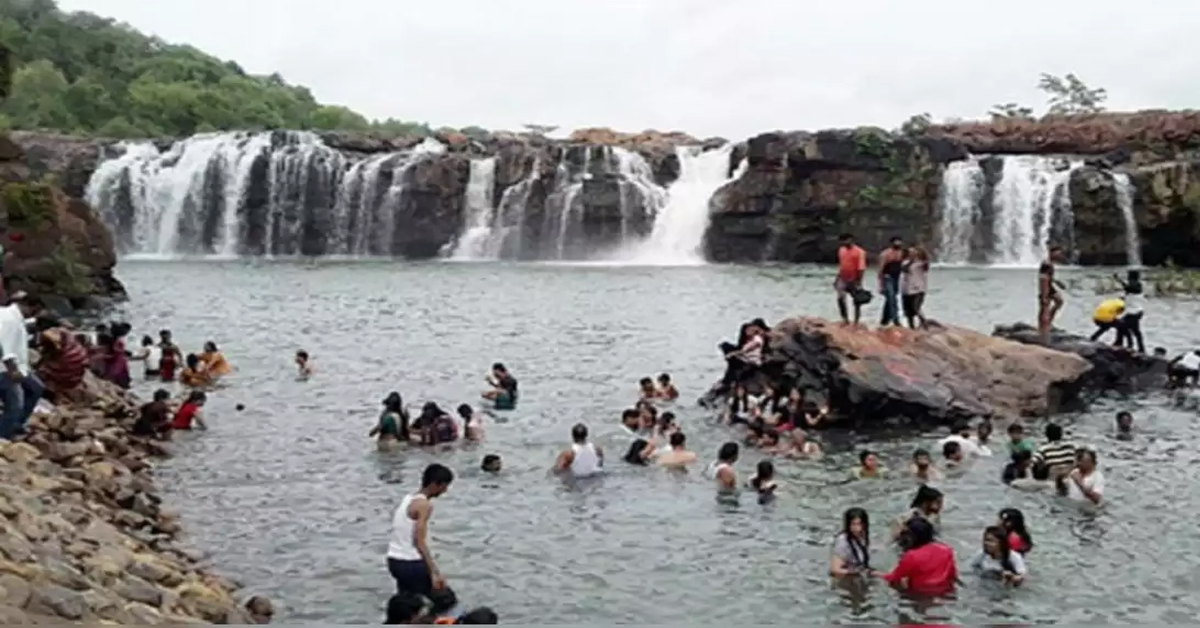 Bogata waterfall: పొంగిపొర్లుతున్న జలాశయాలు.. పోటెత్తిన సందర్శకులు