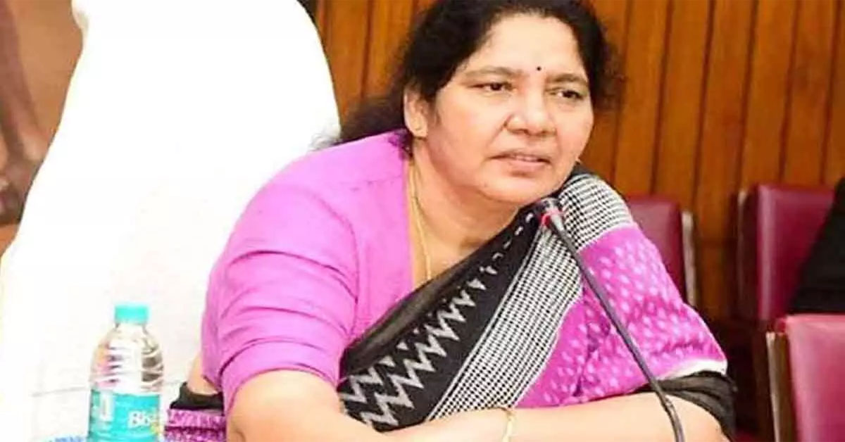 Minister Satyavathi : మంగళహారతి పళ్లెం‌లో డబ్బులు.. మంత్రి సత్యవతి పై కేసు నమోదు