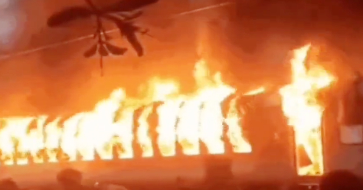 Fire accident: సూపర్‌ఫాస్ట్ ఎక్స్‌ప్రెస్‌లో మంటలు..దూకి తప్పించుకున్న ప్రయాణికులు
