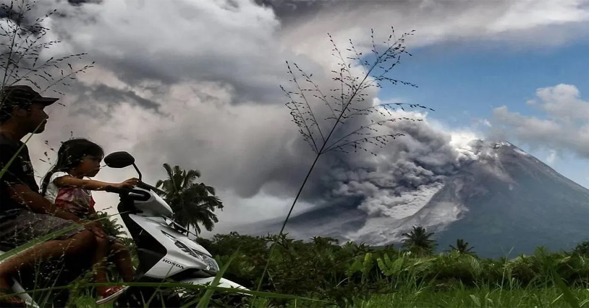 volcano eruption: బద్దలైన అగ్నిపర్వతం.. 11కి చేరిన మృతుల సంఖ్య