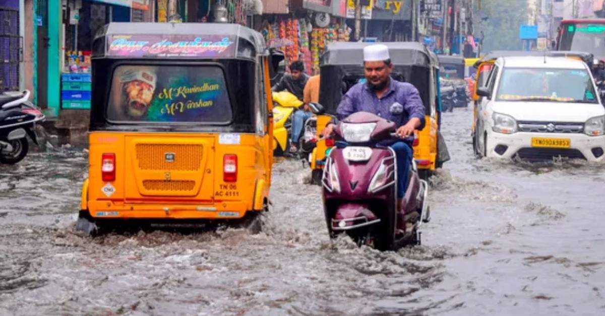 Tamilnadu : తమిళనాడులో  భారీ వర్షం.. వరదల్లో చిక్కుకున్న 800 మంది ప్రయాణికులు