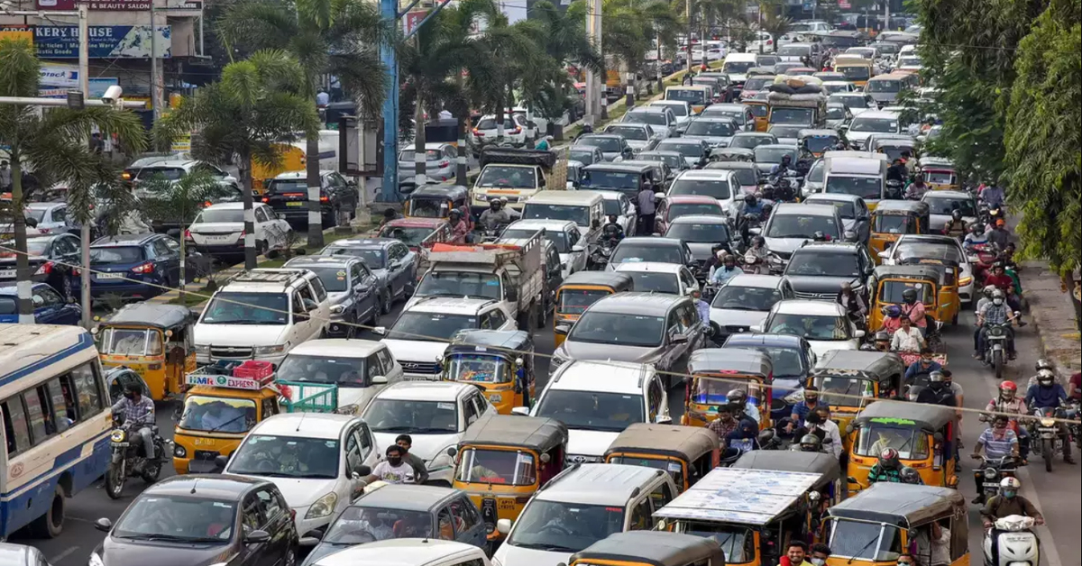 Traffic Rules : హైదరాబాద్​లో కొత్త ట్రాఫిక్​ రూల్స్​.. ఈ సమయాల్లో భారీ వాహనాల నిలుపుదల