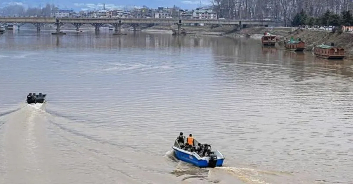 Jhelum River: నదిలో పడవ బోల్తా.. పలువురి గల్లంతు!