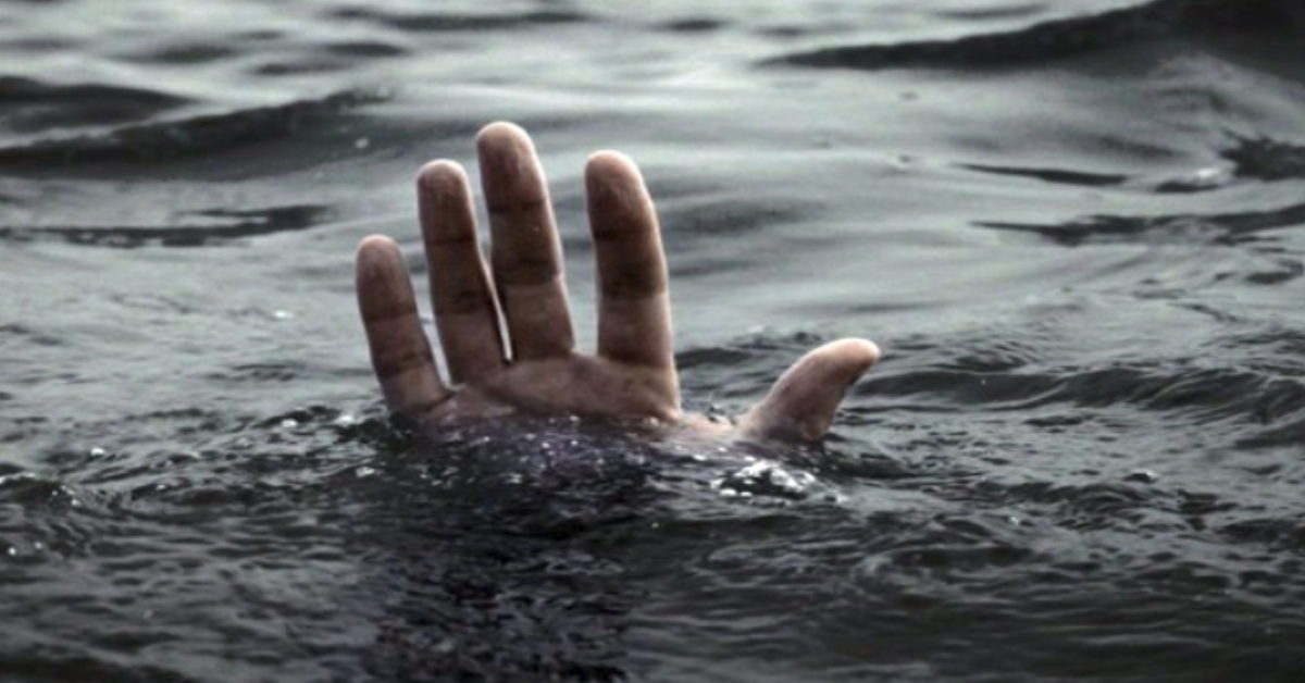 Six drown : ఈదురు గాలులకు పడవ బోల్తా.. ఆరుగురు మృతి