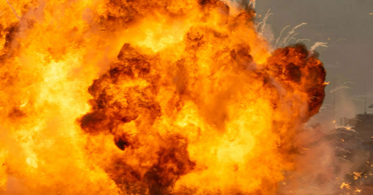 Bomb Explosion : బాల్ అనుకుని బాంబును తన్నిన బాలుడు.. మృతి