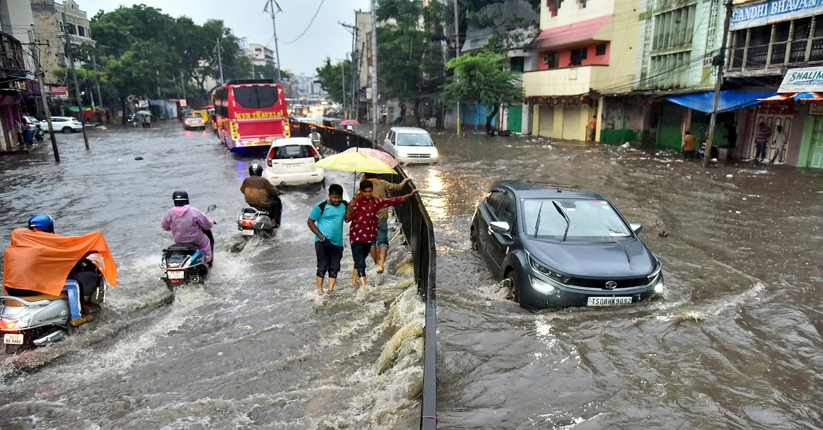 Heavy rains: తెలంగాణలో భారీ నుంచి అతి భారీ వర్షాలు