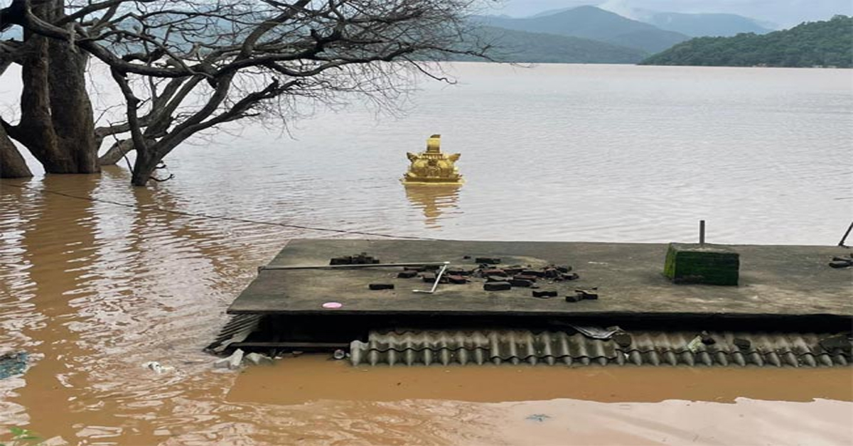 AP Rains: దేవీపట్నంలో మునిగిన గండిపోచమ్మ ఆలయం