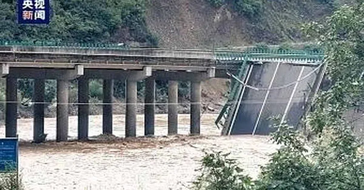 China: వరదలకు బ్రిడ్జ్ కూలి 11 మంది మృతి