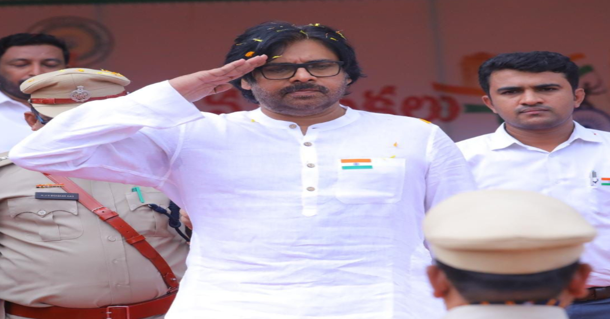 Pawan Kalyan Hoists National Flag: స్వాతంత్య్ర దినోత్సవ వేడుకల్లో పవన్ ఘాటు వ్యాఖ్యలు