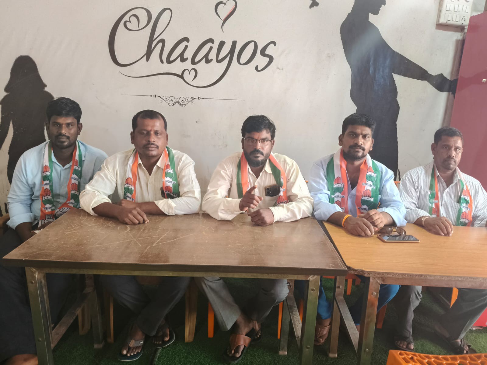 సీపీఎం నాయకులపై మండిపడ్డ కాంగ్రెస్ నేతలు