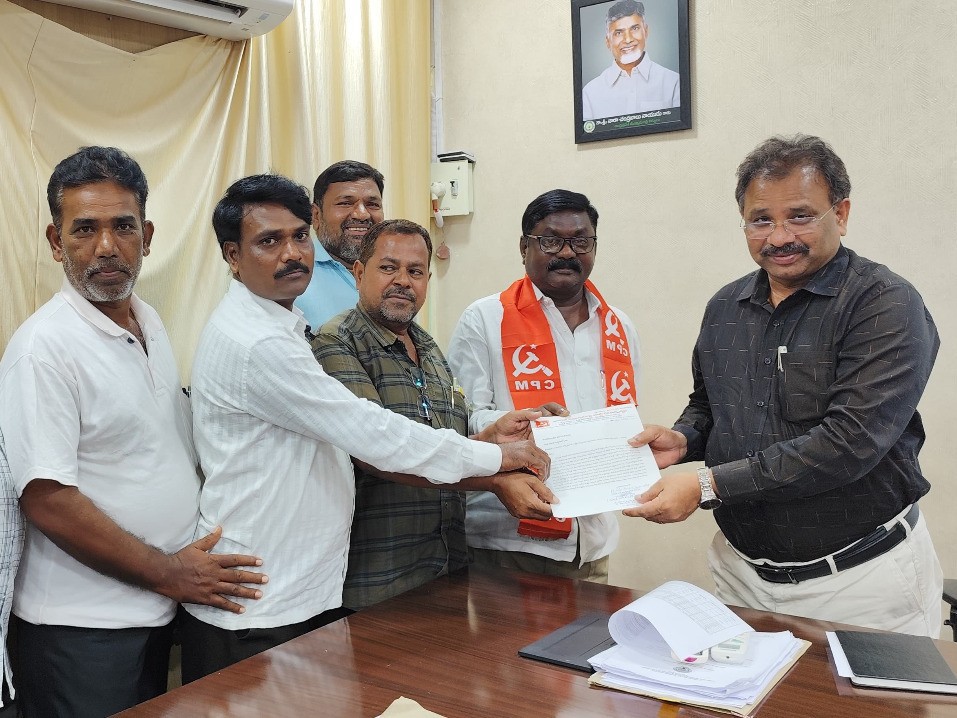 “గడియారం హాస్పిటల్లో మౌలిక వసతులు కల్పించాలి”