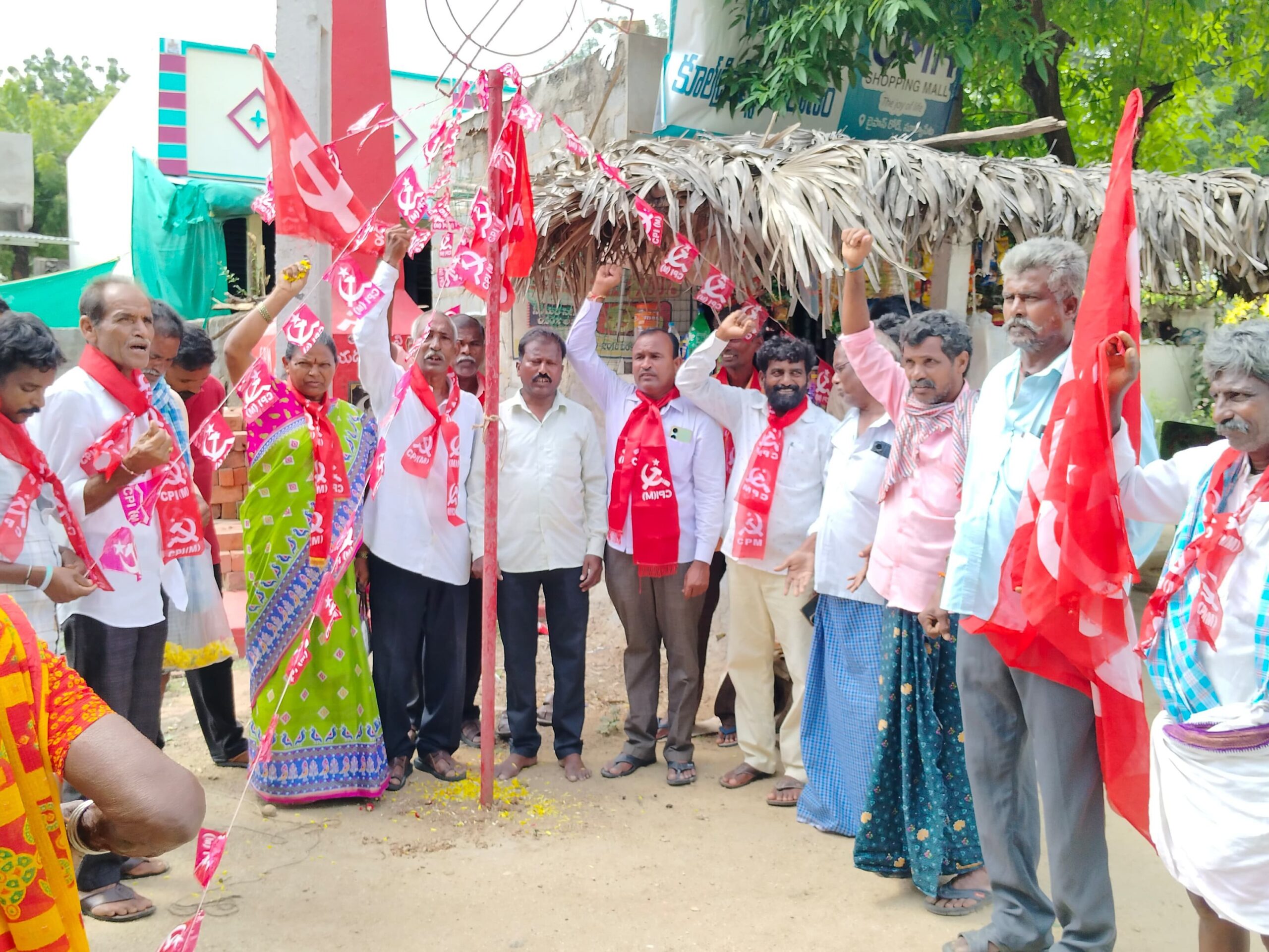 కాంగ్రెస్ ప్రభుత్వం హామీలను అమలు చేయాలి