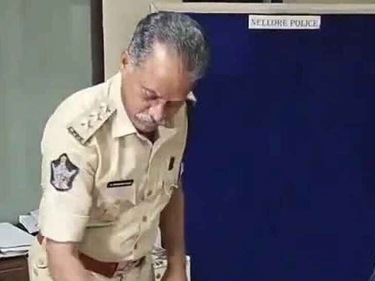 పోలీసులు పేరుతో మోసం.. అరెస్టు