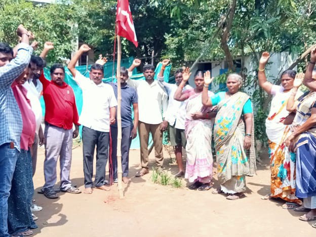 సీలింగ్‌ భూములను పేదలకు భూ పంపిణీ చేయాలి