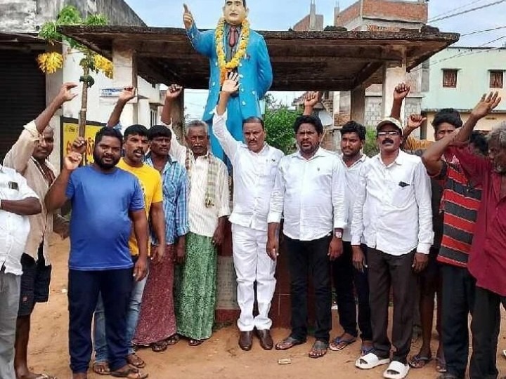 కామవరపుకోటలో వైసీపీ నేతలు నిరసన