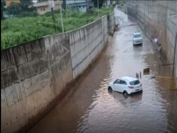 నీట మునిగిన అండర్‌పాస్