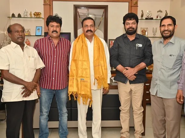 కాకాని గోవర్ధన్ రెడ్డితో వైసీపీ నేతల భేటీ