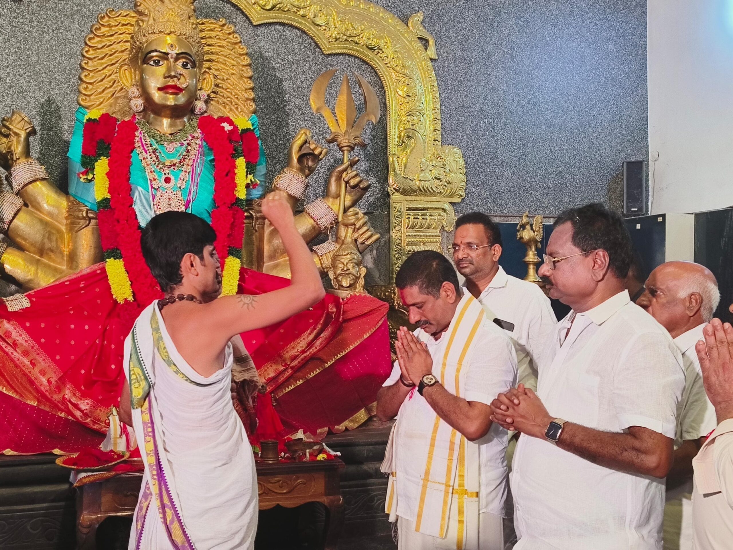 ‘ఉంగుటూరు ఎమ్మెల్యే ప్రత్యేక పూజలు’