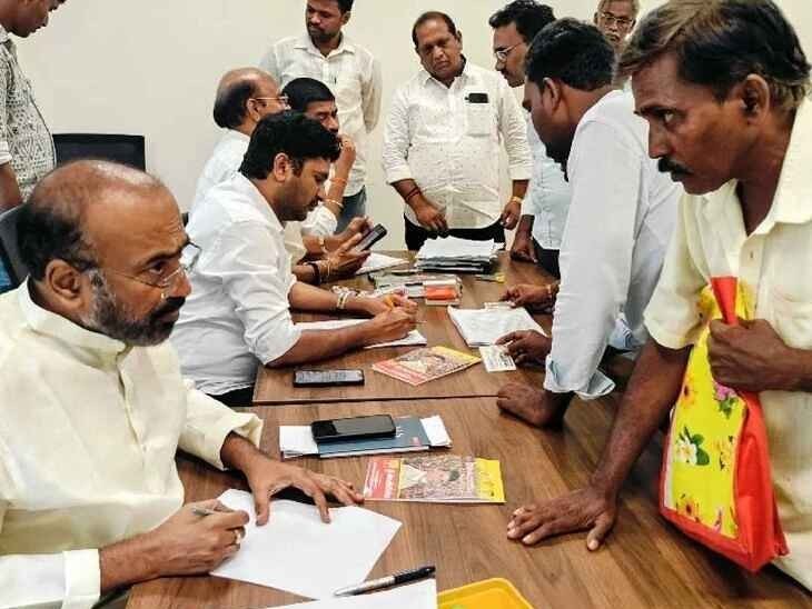 ప్రజా దర్బార్ కార్యక్రమంలో మాజీ ఎమ్మెల్యే