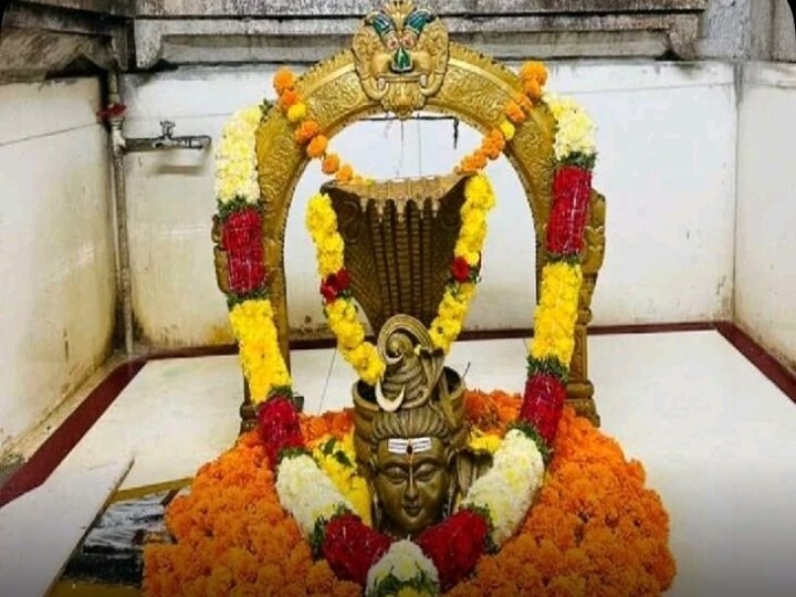 సిద్దేశ్వరుడికి ప్రత్యేక అలంకరణ