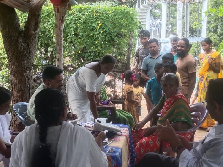 వీరభద్రపురంలో ఉచిత వైద్య శిబిరం