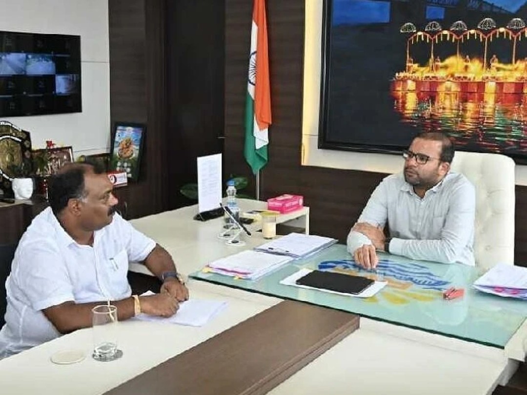హౌసింగ్ బోర్డ్ కాలనీలో సమస్యలు పరిష్కరించాలి: MLA