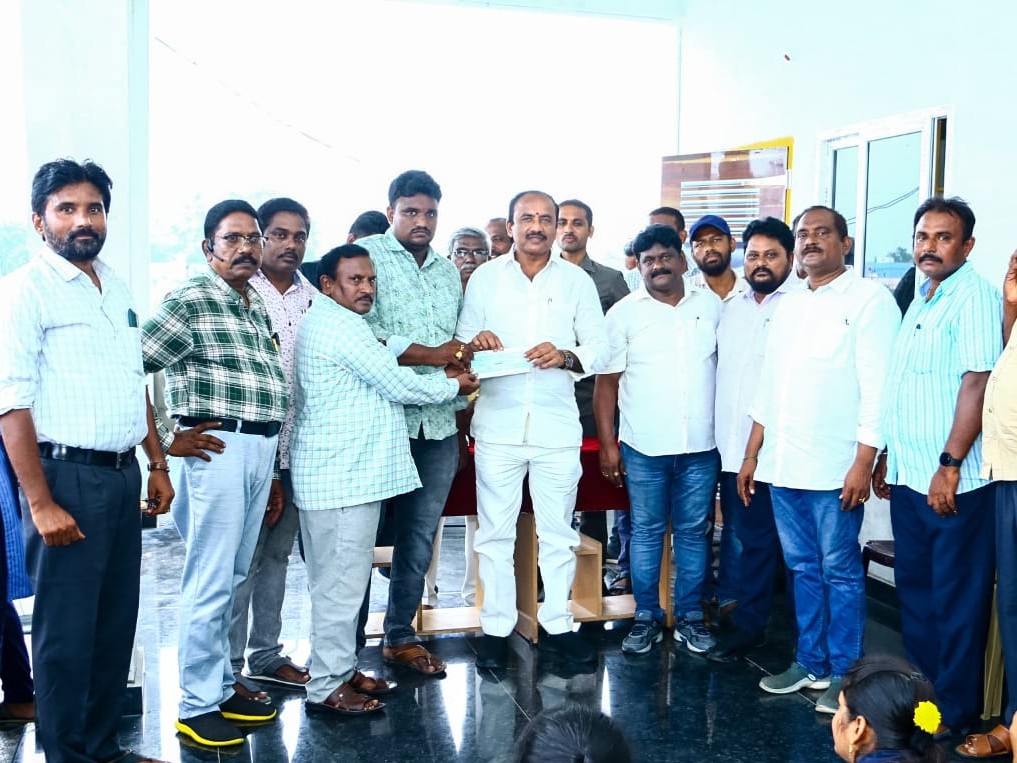 ‘వరద బాధితులకు అండగా గౌతమీ విద్యాసంస్థలు’