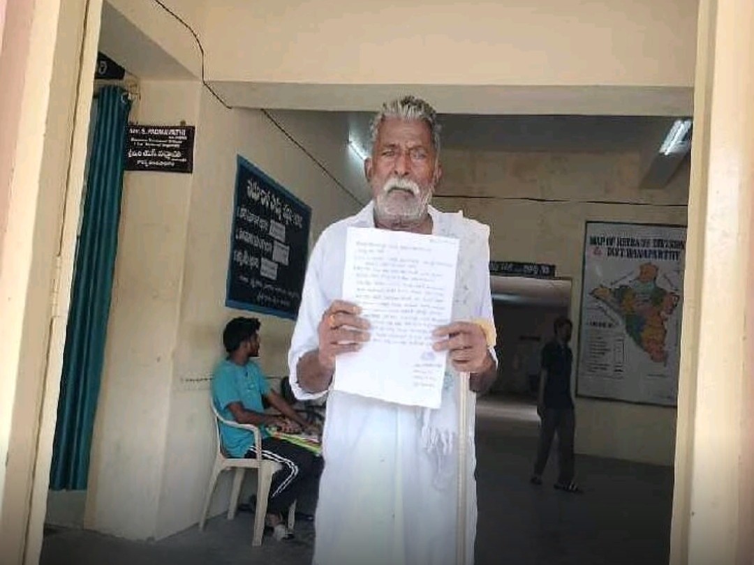 కుమారుడి వేధింపులు.. పోలీసులను ఆశ్రయించిన తండ్రి