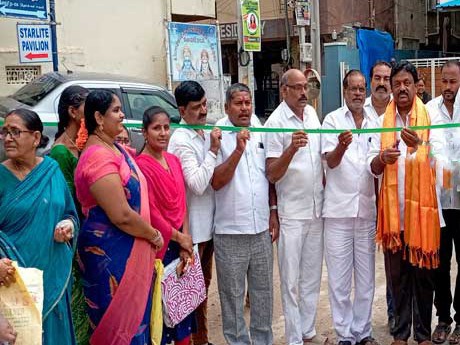 సీసీ రోడ్డు నిర్మాణానికి శంకుస్థాపన