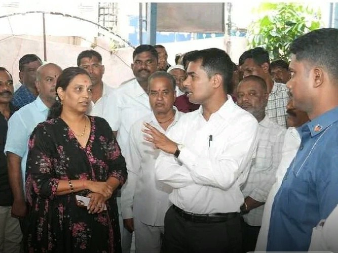 ఎంఎస్ మఖా ప్రభుత్వ పాఠశాలను సందర్శించిన కలెక్టర్