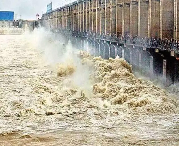 జూరాలకు కొనసాగుతున్న వరద ప్రవాహం