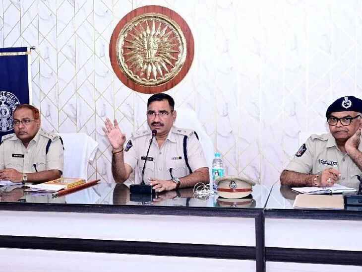 కేసుల్లో పురోగతి సాధించండి: ఎస్పీ గంగాధర్