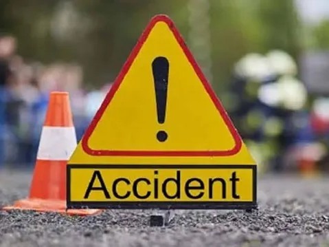 రోడ్డు ప్రమాదంలో వ్యక్తికి గాయాలు