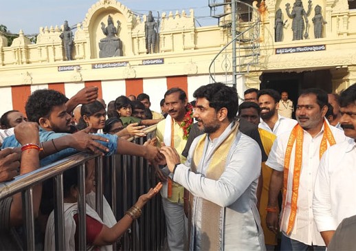 అప్పన్న స్వామిని దర్శించుకున్న నారా లోకేశ్