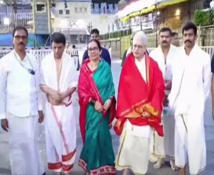 తిరుమల శ్రీవారిని దర్శించుకున్న గవర్నర్