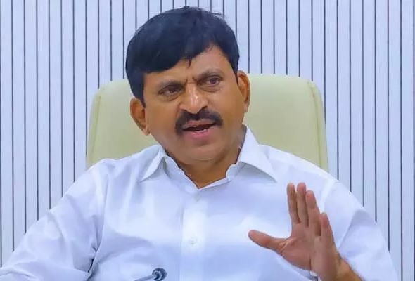 మంత్రి పొంగులేటి నివాసంలో కొనసాగుతున్న సోదాలు