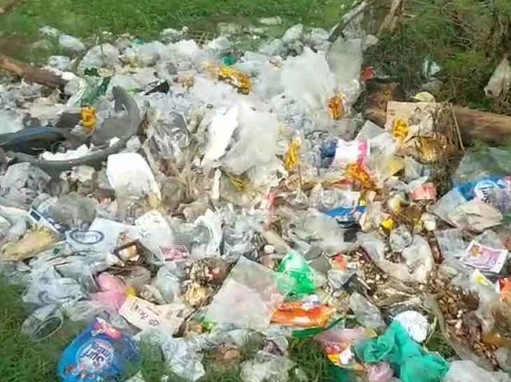 ‘పడకేసిన పారిశుద్ధ్యం.. పట్టించుకోని అధికారులు’
