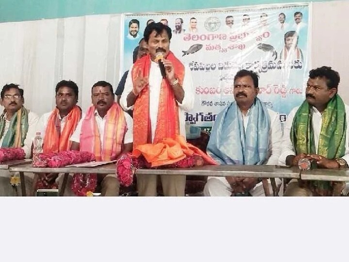 వలిగొండ మండల కేంద్రంలో చేప పిల్లల పంపీణీ