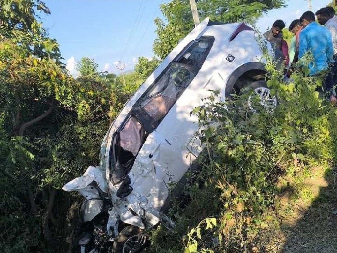 అదుపు తప్పిన కారు.. పలువురికి గాయాలు