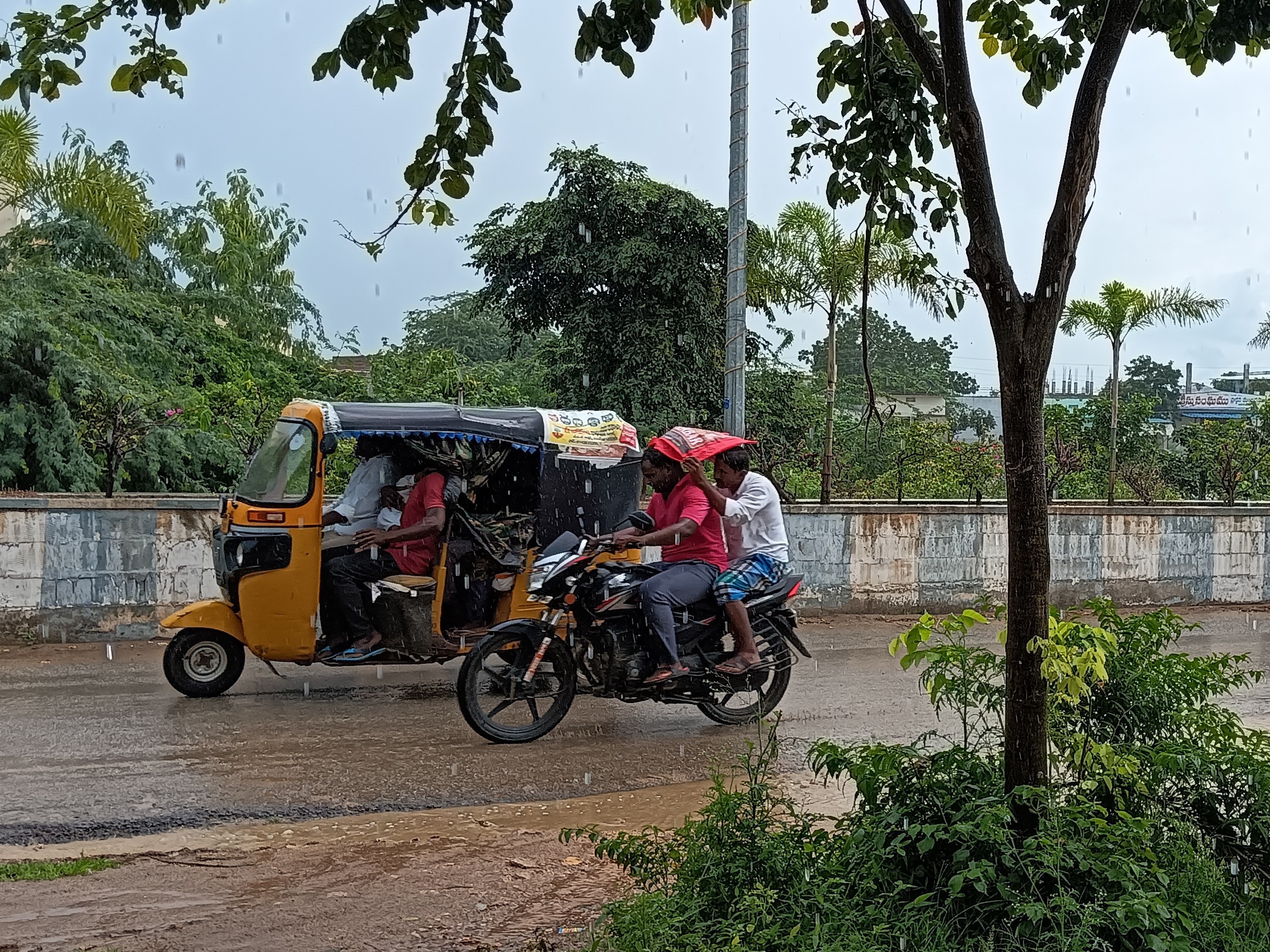 అమరచింతలో భారీ వర్షం.. జలమయమైన రోడ్లు