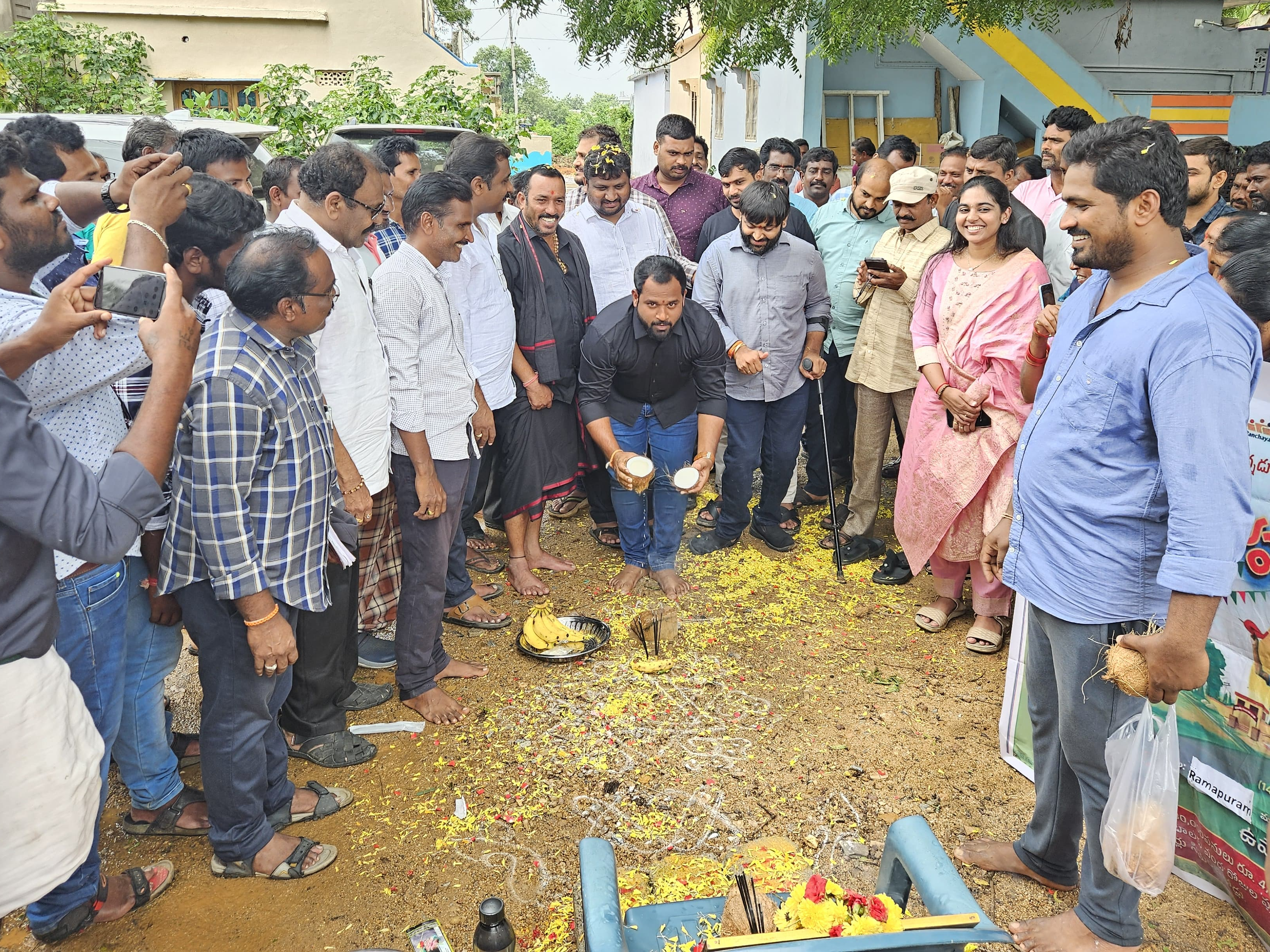 90 లక్షల వ్యయంతో సిమెంట్ రోడ్డుకు భూమి పూజ