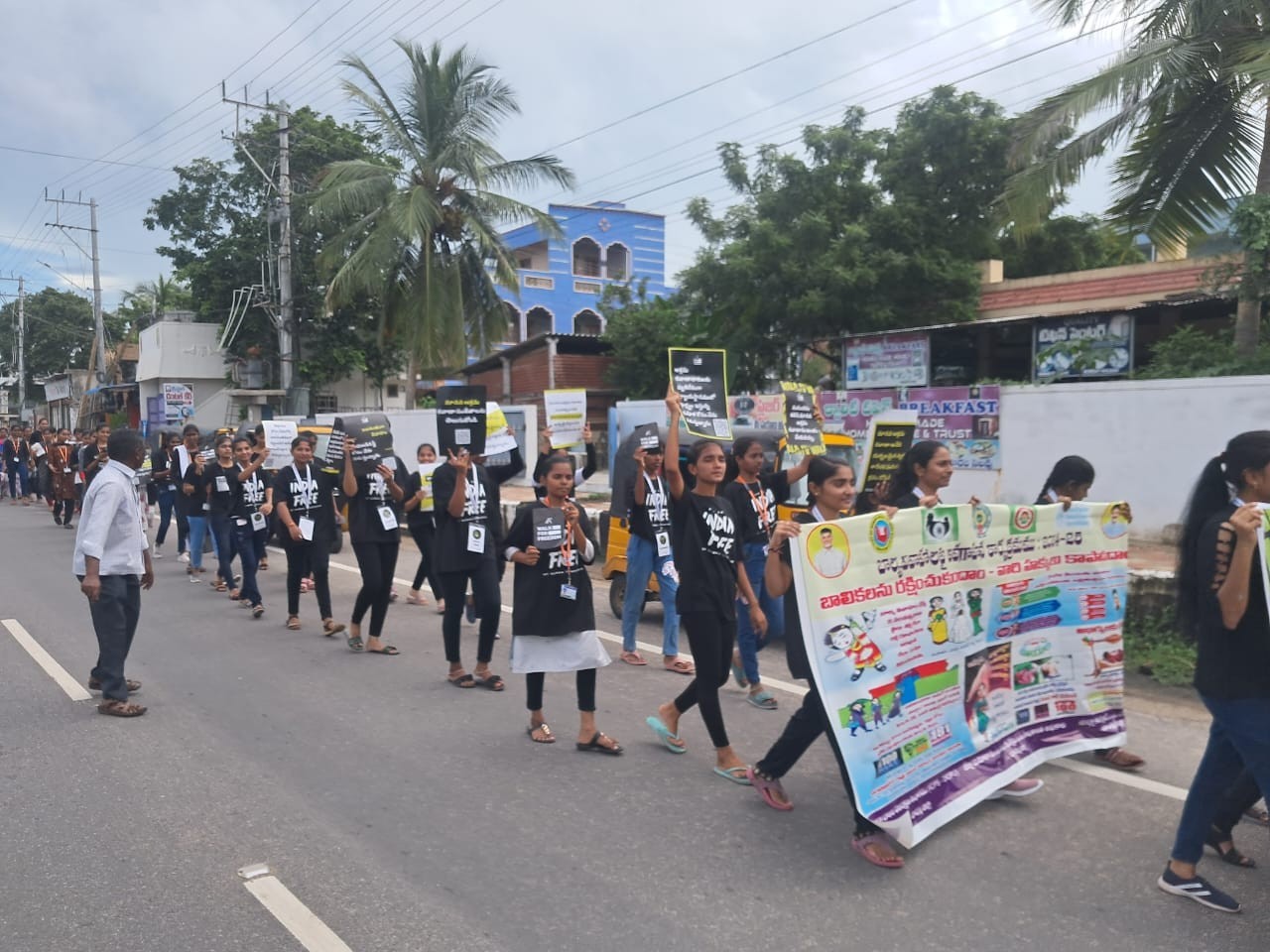 బాపట్లలో వాక్ ఫర్ ఫ్రీడం నిశ్శబ్ద నడక కార్యక్రమం