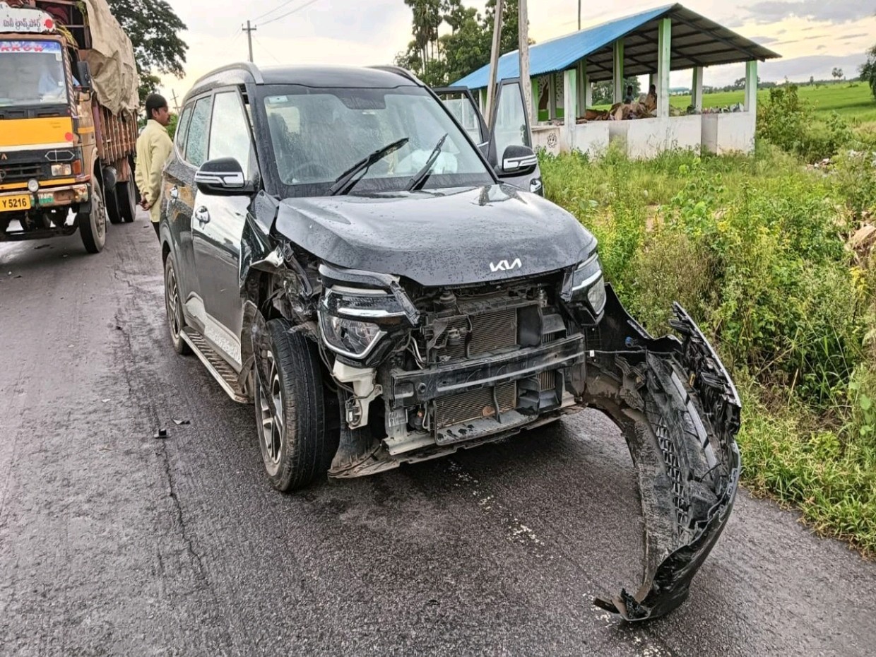 మునిపల్లె గ్రామం వద్ద రోడ్డు ప్రమాదం