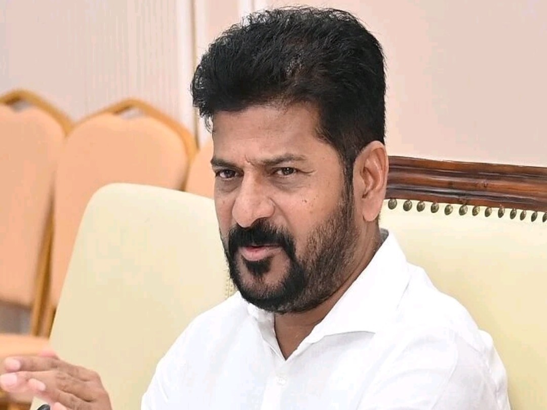 గ్రూప్-1 అభ్యర్థులపై కేసులు పెట్టొద్దు: CM