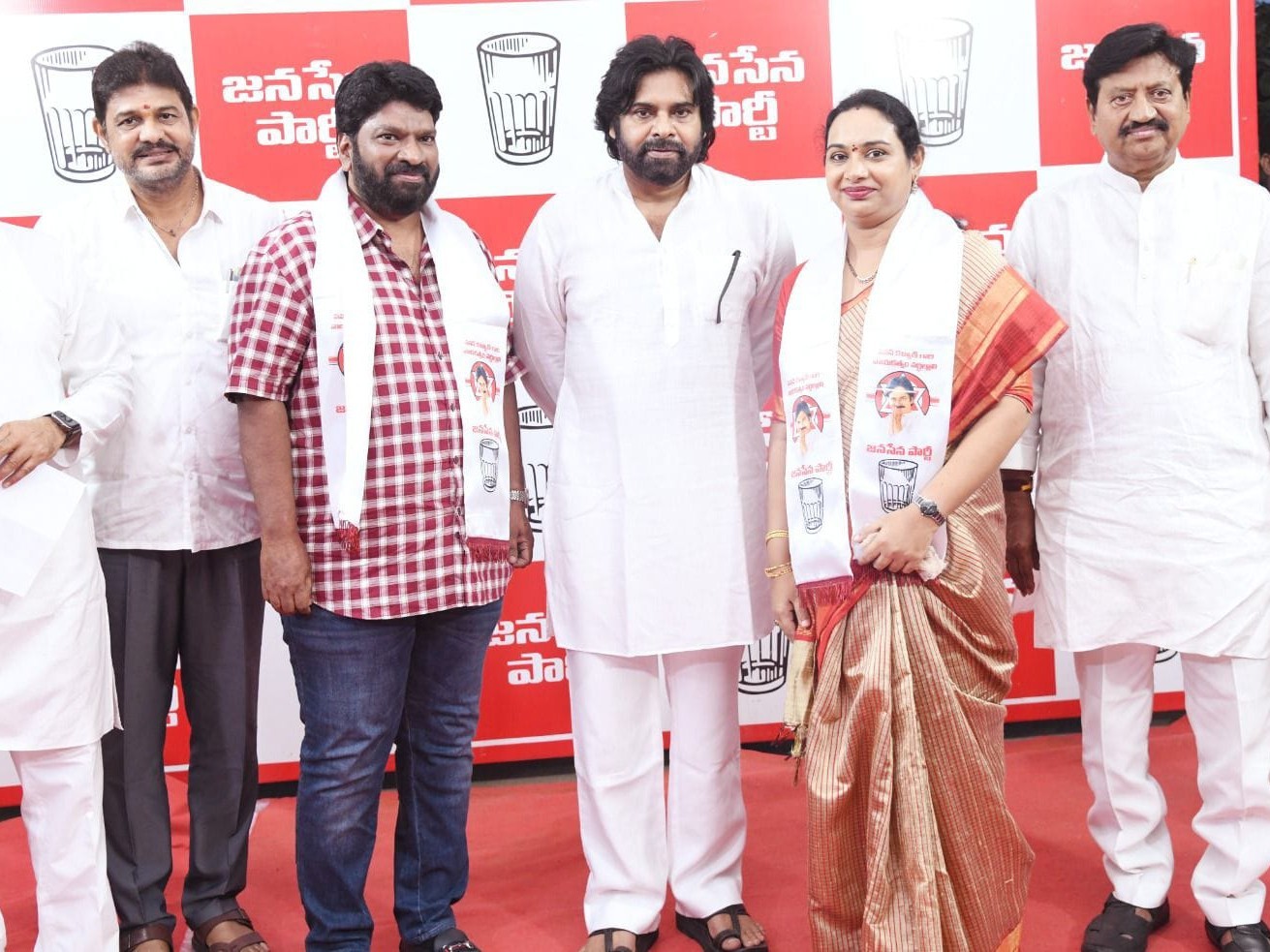 జనసేన పార్టీలో చేరిన గుంటూరు కార్పొరేటర్లు