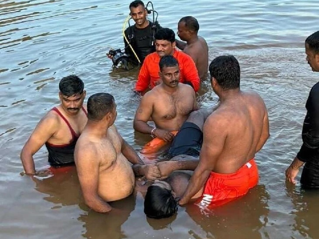 స్నానానికి వెళ్లి ఐదుగురు గల్లంతు.. ఇద్దరు మృతి