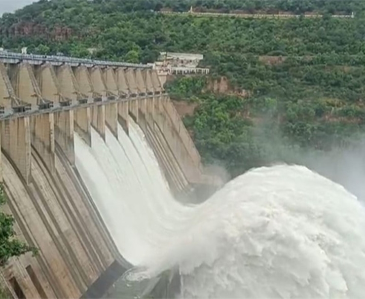 శ్రీశైలం జలాశయానికి భారీగా వరద